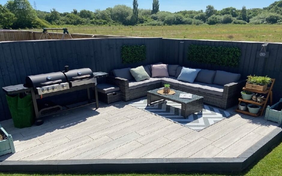 Customer garden living room with wood effect tiles